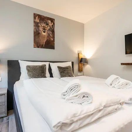 Luxurious In Apartment *